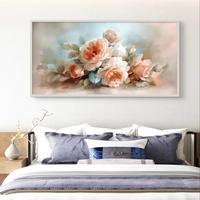 תמונת פרחים מודרנית לרוחב עם רקע בהיר ואווירה אלגנטית.