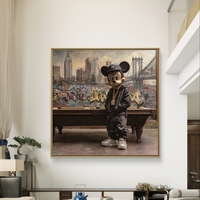 תמונת קנבס מרובעת עם דמות אורבנית על רקע גרפיטי ונוף ניו יורק.