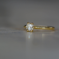 טבעת פרח יהלום מעבדה