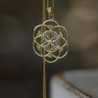 שרשרת מנדלה פרח החיים בשיבוץ בלו טופז ויהלומים