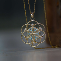 שרשרת מנדלה פרח החיים בשיבוץ בלו טופז ויהלומים