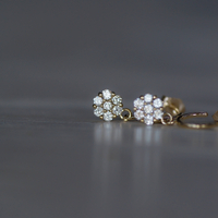 עגיל פלורי יהלומים לבנים