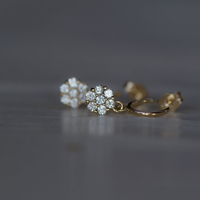 עגיל פלורי יהלומים לבנים