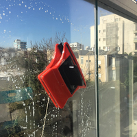 מגב הפלא המקורי לניקוי זכוכיות עבות בידודית  ומרפסות שמש עד 20מ