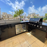 מטבח חוץ פינתי Volcan 5 Premium Black – מטבח גינה יוקרתי פינתי עם גריל, מקרר וכיור
