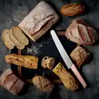 סכין לחם וקונדיטור Victorinox Swiss Modern משוננת 22 ס