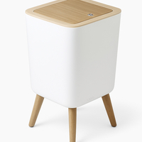 פח טאצ 7 ליטר עם רגליים מרובע בגוון לבן ועץ דגם 1284