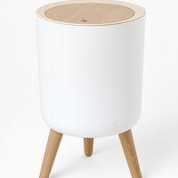 פח טאצ 7 ליטר עם רגליים עגול בגוון לבן ועץ דגם 1283