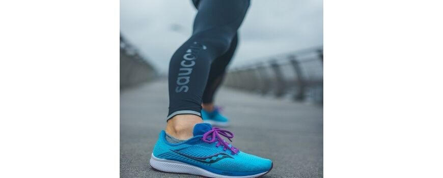 נעלי ספורט אורטופדיות לנשים להליכה וריצה