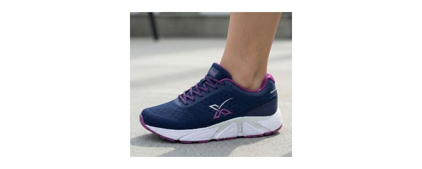 נעליים לרגליים רחבות ונפוחות - פתרון לנשים וגברים