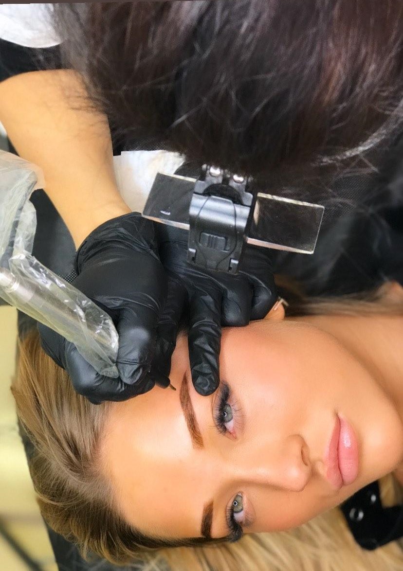 תהליך החדרת פיגמנט בהצללת פודרה - חדווה בכר קוסמטיקה רפואית