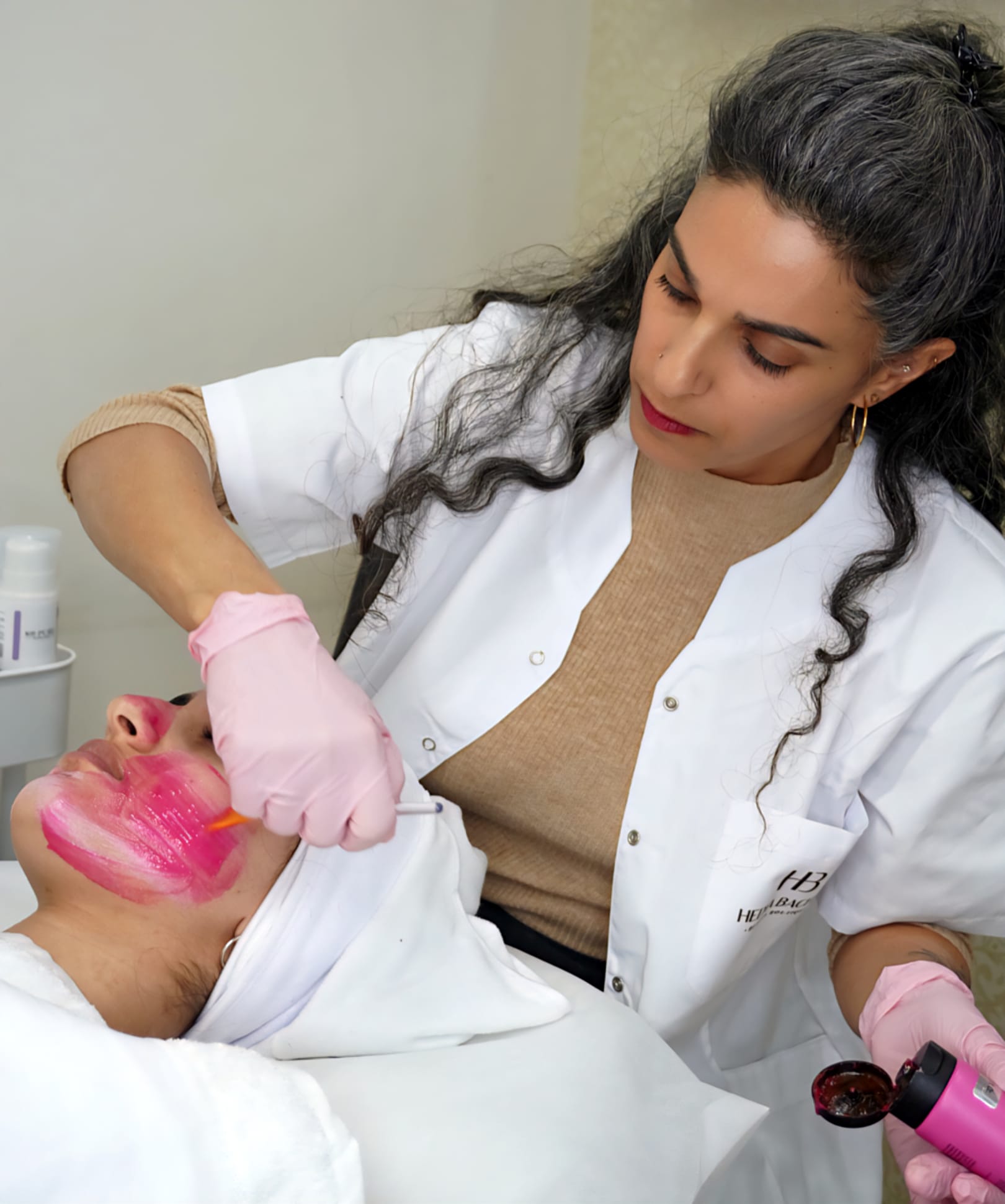 חדווה בכר מטפלת בקליניקה בקריית השרון