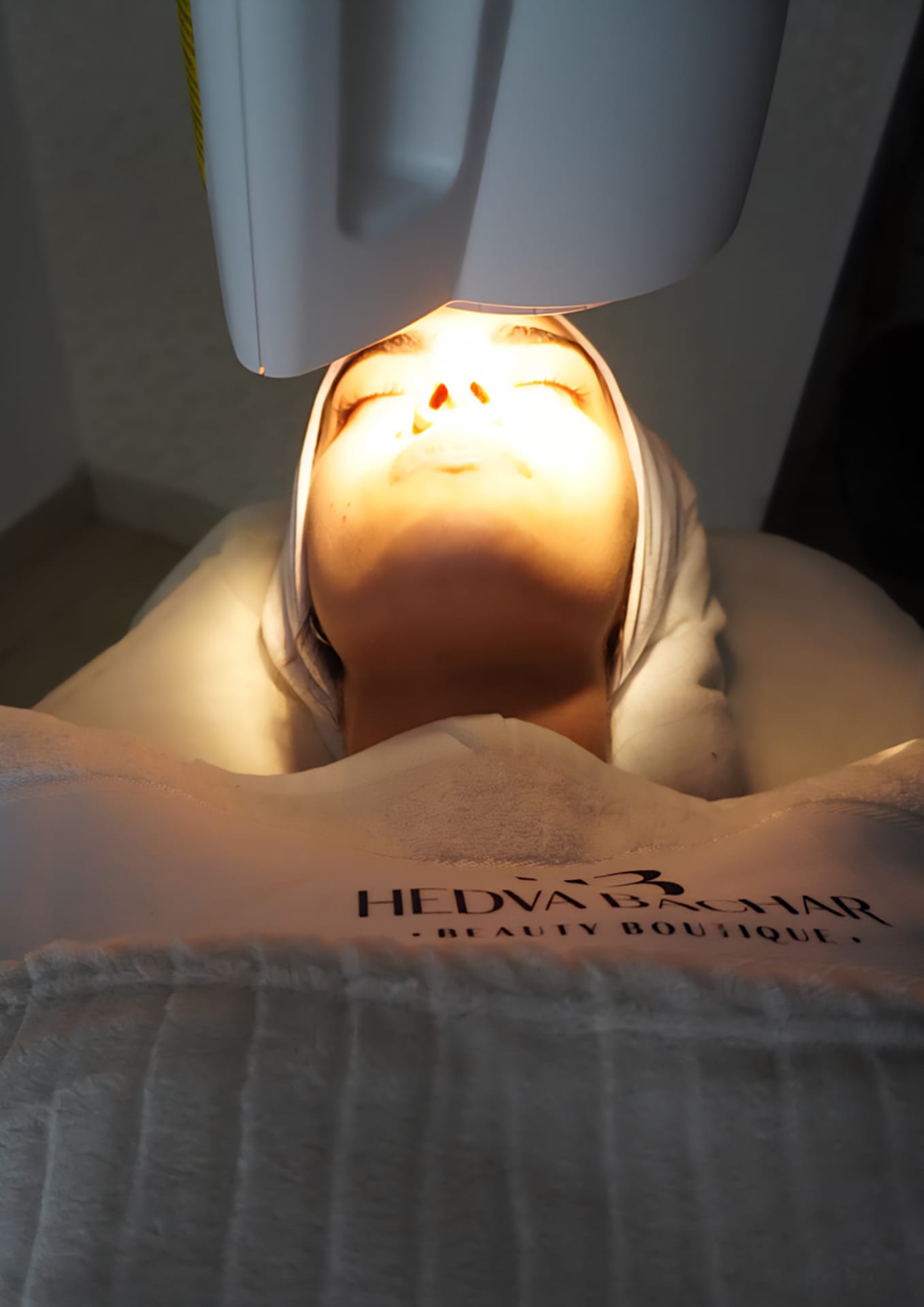 טיפול פוטותרפיה BIOPTRON בנתניה HBEAUTY