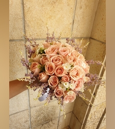 זר כלה ורוד עם ורדים