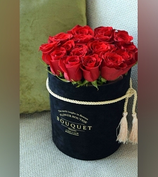 קופסת ורדים אדומים