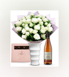 זר פרחים אהבה ראשונה + פרלינים Perly + יין (Melania)