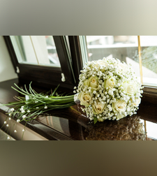 זר כלה עם ורדים בלבן 