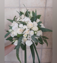 זר כלה לבן נשפך