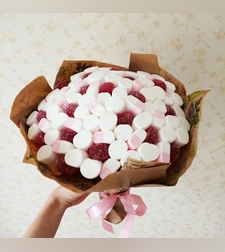 Sweet bouquet from marshmallow