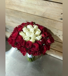 זר כלה קלאסי לבן - אדום 