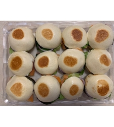 באנים מאודים במילוי סלמון מעושן