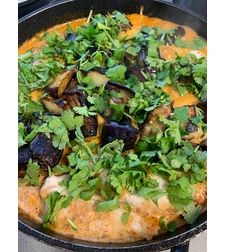 עוף ברוטב קארי וחציל