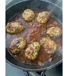 קבב דגים ברוטב עגבניות ופלפלים פיקנטי