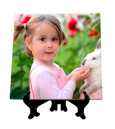 בלוק עץ דק על רגליים