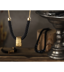 שרשרת שירה | תכשיט טרפז צר | תכשיט שחור & זהב