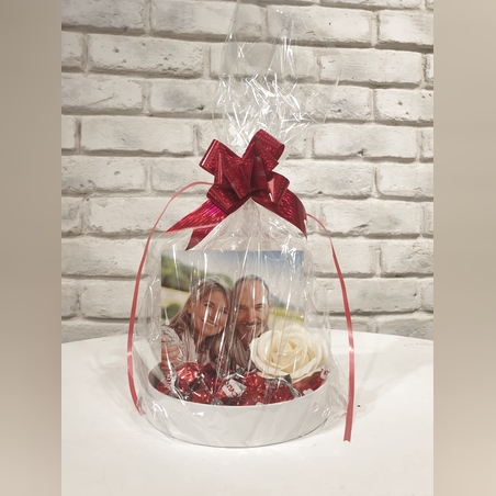 מארז עיגול קטן תמונה ושוקולדים