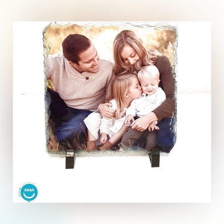 מעמד אבן בזלת עם תמונה ריבוע גדול