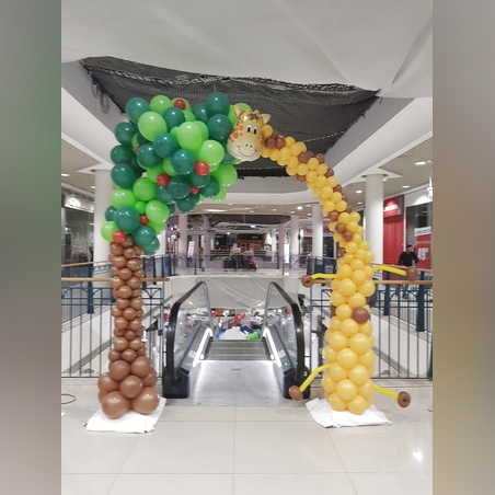 קשת עץ וג'ירפה