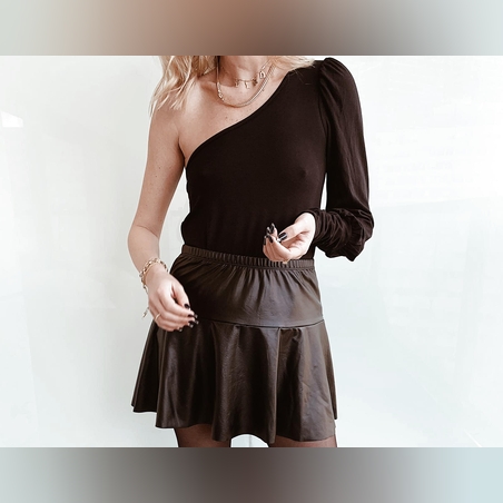 חצאית דמוי עור 