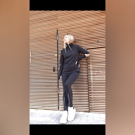 חליפות טרייניג קרע בשרוול. F.M