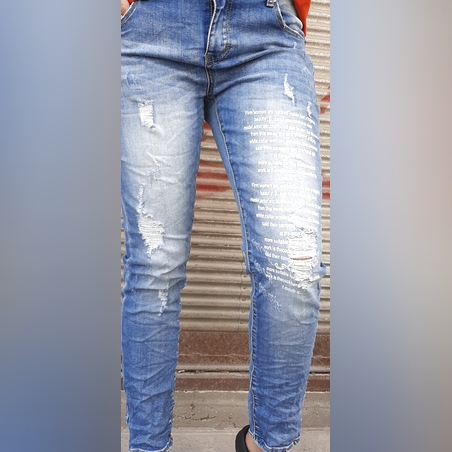 ג'ינס קרעים הדפס 