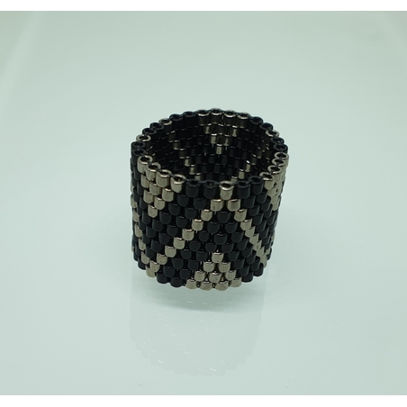 טבעת שחר | טבעת שזורה מחרוזים | טבעת שחור & כסף 