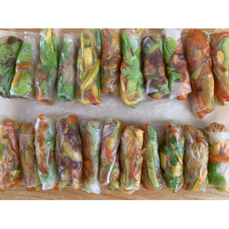 עלי אורז במילוי ירקות אסיאתיים