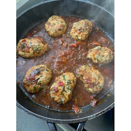 קבב דגים ברוטב עגבניות ופלפלים פיקנטי