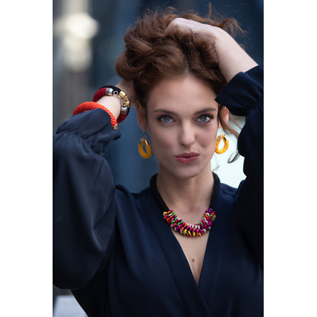 שרשרת אופירה | תכשיט חרוזים צבעוניים | תכשיט שחור & חרוזים צבעוניים 