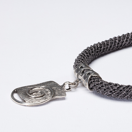 שרשרת אמירה | תכשיט תליון מלבן ספירלה | תכשיט אפור כסוף & כסף