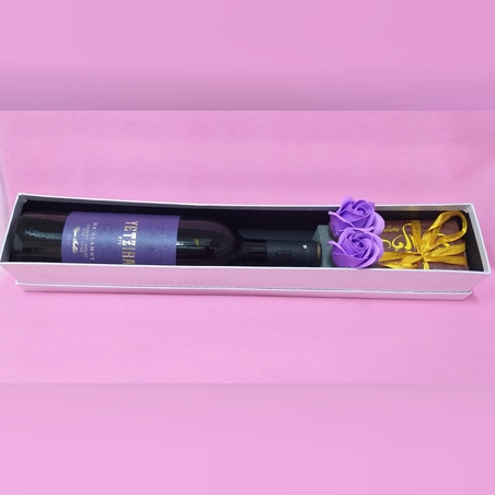 מארז  מהודר - 12 פרלינים עם בקבוק יין איכותי +2 פרחים ריחניים