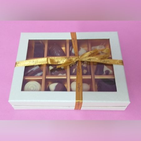 מארז מהודר- 12 פרלינים