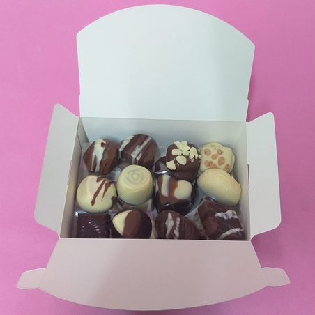 מארז  24 פרלינים (2 קומות)