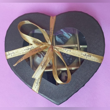 מארז לב מהודר - 10 פרלינים