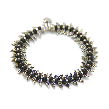 צמיד קמילה - שחור  