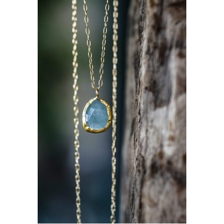 שרשרת זהב עם תליון זהב בשיבוץ אקוומרין