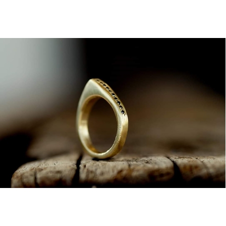 טבעת בשיבוץ יהלומים