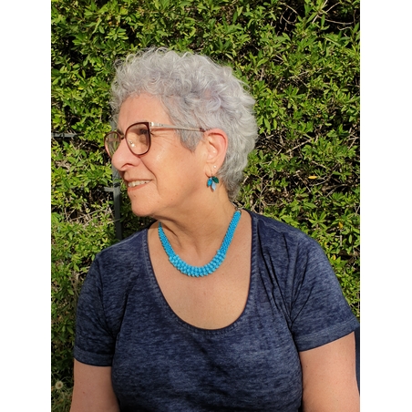 שרשרת איילת | תכשיט משולב קריסטלים | תכשיט תכלת 