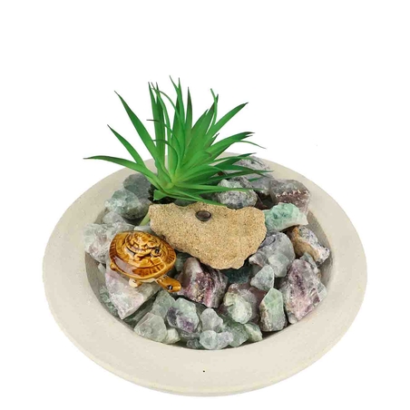 מזרקה עם פלורייט גולמי בקערה עגולה לבנה