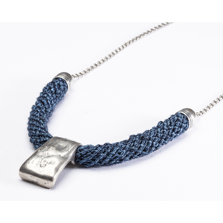 שרשרת שירה | תכשיט טרפז צר | תכשיט כחול & כסף 